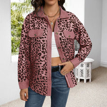 Laden Sie das Bild in den Galerie-Viewer, Cordjacke mit Leopardenmuster