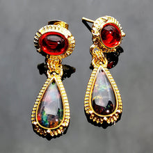 Laden Sie das Bild in den Galerie-Viewer, Rubin-Ohrringe in Tropfenform