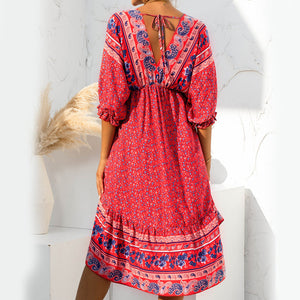 Unregelmäßiges Kleid mit V-Ausschnitt
