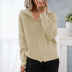 Locker gestrickter Pullover mit Reißverschluss am Revers