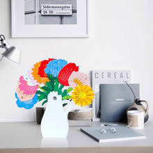 Laden Sie das Bild in den Galerie-Viewer, Tischkalender in Blumenvasenform