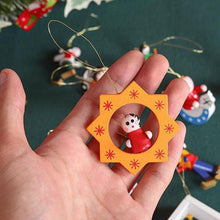 Laden Sie das Bild in den Galerie-Viewer, 24 kleine Holzanhänger zu Weihnachten