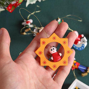 24 kleine Holzanhänger zu Weihnachten