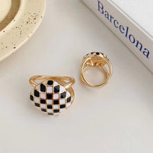 Laden Sie das Bild in den Galerie-Viewer, Einfache Elegante Seidenschalschnalle