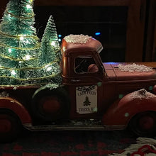 Laden Sie das Bild in den Galerie-Viewer, Roter Bauernhof-LKW Weihnachten Dekorationen