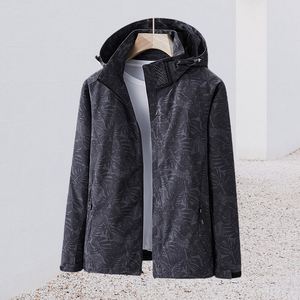 Stylische Winterjacke mit Stehkragen und Kapuze