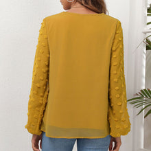 Laden Sie das Bild in den Galerie-Viewer, Langärmliges T-Shirt aus Chiffon mit V-Ausschnitt