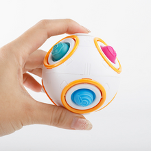 Laden Sie das Bild in den Galerie-Viewer, 3-in-1 Regenbogenkugel Dekompressionsspielzeug Fingerspitzenspinner