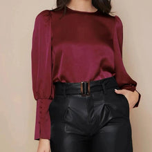 Laden Sie das Bild in den Galerie-Viewer, Geknöpftes Satinhemd mit Rundhalsausschnitt