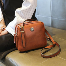 Laden Sie das Bild in den Galerie-Viewer, 2022 Sommer neue kleine quadratische Tasche aus Ölleder