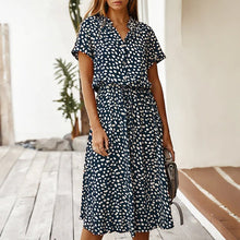Laden Sie das Bild in den Galerie-Viewer, Kurzärmliges Sommerkleid mit Tupfenmuster