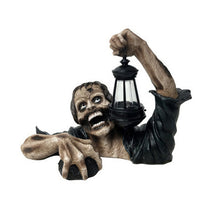 Laden Sie das Bild in den Galerie-Viewer, Halloween Zombie Ornament aus Harz
