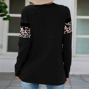 Langärmliges getäfeltes T-Shirt mit Leopardenmuster