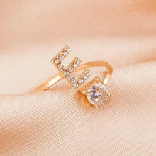 Laden Sie das Bild in den Galerie-Viewer, Buchstaben Ring aus Kristall