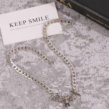 Laden Sie das Bild in den Galerie-Viewer, Fledermaus Halskette