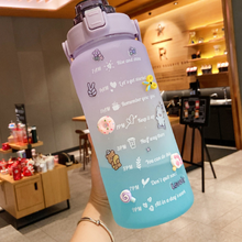 Laden Sie das Bild in den Galerie-Viewer, Großer Wasserbecher aus Kunststoff mit Farbverlauf