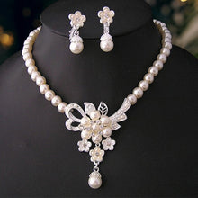 Laden Sie das Bild in den Galerie-Viewer, Kristall-Diamant-Perlenkette und Ohrring-Set
