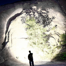 Laden Sie das Bild in den Galerie-Viewer, Tragbare Taschenlampe mit starker Lichtfokussierung