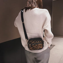 Laden Sie das Bild in den Galerie-Viewer, Einfache Leopard Druck mehrschichtige Reißverschluss Umhängetasche