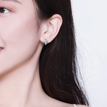 Laden Sie das Bild in den Galerie-Viewer, Süße Katzenkralle blaue Zirkonia Diamantohrringe