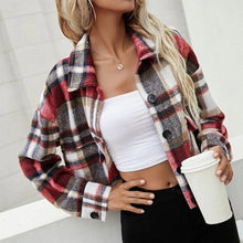 Laden Sie das Bild in den Galerie-Viewer, Karierte Jacke mit Revers