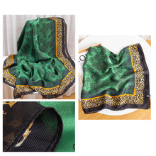 Laden Sie das Bild in den Galerie-Viewer, Stylischer Schal mit Leopardenmuster