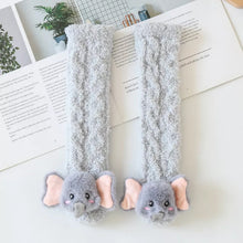 Laden Sie das Bild in den Galerie-Viewer, Flauschige Wintersocken für Babys