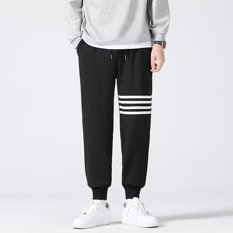 Lässige gestreifte Harems-Jogginghose