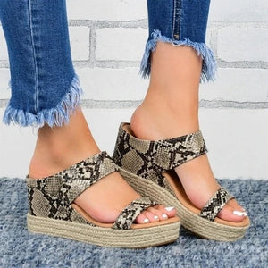 Rutschfeste Damensandalen mit dicker Sohle