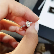 Laden Sie das Bild in den Galerie-Viewer, Eleganter Hochzeit Zirkonring