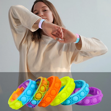 Laden Sie das Bild in den Galerie-Viewer, Farbe Silikon Armband