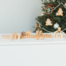 Laden Sie das Bild in den Galerie-Viewer, Holz Jesus Ornamente Set