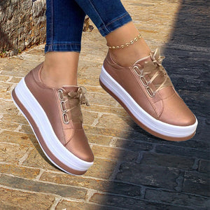 Stilvolle Freizeitschuhe mit dicken Sohlen