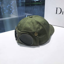 Laden Sie das Bild in den Galerie-Viewer, Personalisierte und modische Schirmmütze