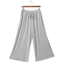 Laden Sie das Bild in den Galerie-Viewer, Minimalistische Hose mit weitem Bein