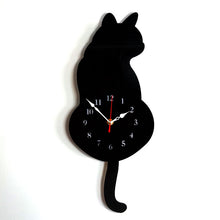 Laden Sie das Bild in den Galerie-Viewer, Wanduhr mit wedelndem Schwanz der Katze