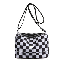 Laden Sie das Bild in den Galerie-Viewer, Exquisite vielseitige modische wasserdichte karierte Umhängetasche aus Nylon