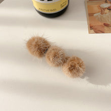 Laden Sie das Bild in den Galerie-Viewer, Entenschnabelclip aus Nerzfeder