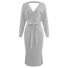 Laden Sie das Bild in den Galerie-Viewer, Elegantes Pulloverkleid mit V-Ausschnitt