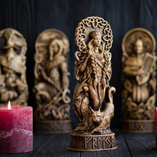 Laden Sie das Bild in den Galerie-Viewer, Mythische Held-Harz-Statue