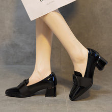 Laden Sie das Bild in den Galerie-Viewer, Modische Weiche Lederschuhe aus Lackleder