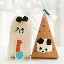 Laden Sie das Bild in den Galerie-Viewer, Weihnachtsgeschenkbox – süße Plüschsocken
