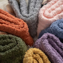 Laden Sie das Bild in den Galerie-Viewer, Flauschige Weihnachtssocken