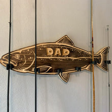 Laden Sie das Bild in den Galerie-Viewer, Fischförmiger Angelrutenhalter aus Holz