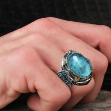 Laden Sie das Bild in den Galerie-Viewer, Luxuriöser Gravierter Saphirring