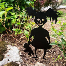 Laden Sie das Bild in den Galerie-Viewer, Halloween Geister oder Zombie Deko aus Metall