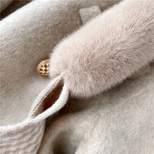 Laden Sie das Bild in den Galerie-Viewer, Süßer Warmer Plüschschal
