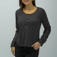 Laden Sie das Bild in den Galerie-Viewer, Einfarbiges Langarm-T-Shirt aus Spitze