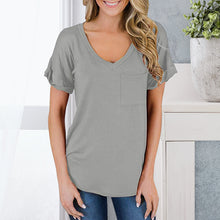 Laden Sie das Bild in den Galerie-Viewer, Einfarbiges T-Shirt mit V-Ausschnitt und Tasche