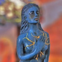 Laden Sie das Bild in den Galerie-Viewer, &quot;Göttin der Heilung&quot; Harzstatue
